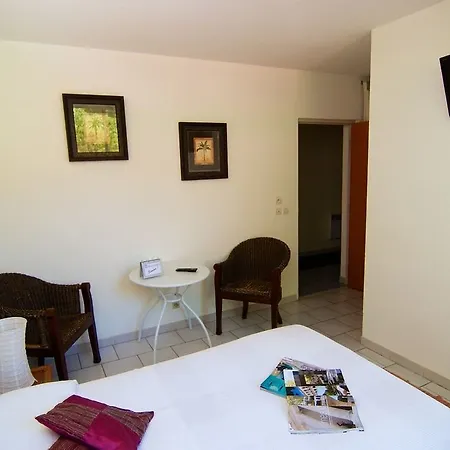 Hotel Les Bellugues 2*